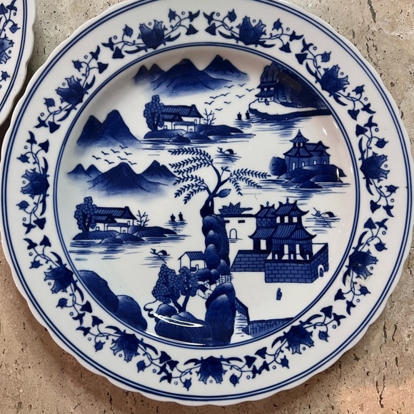 BOMBAY Made in China Pair of Heavy Porcelain Plates/Charges/Platters Blue&White - Picture 3 of 9